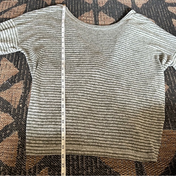 Open Twist Back Gray and Green Sweater - Picture 5 of 9